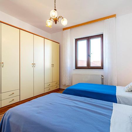 2 Bedroom Cozy Apartment In 자다르 외부 사진