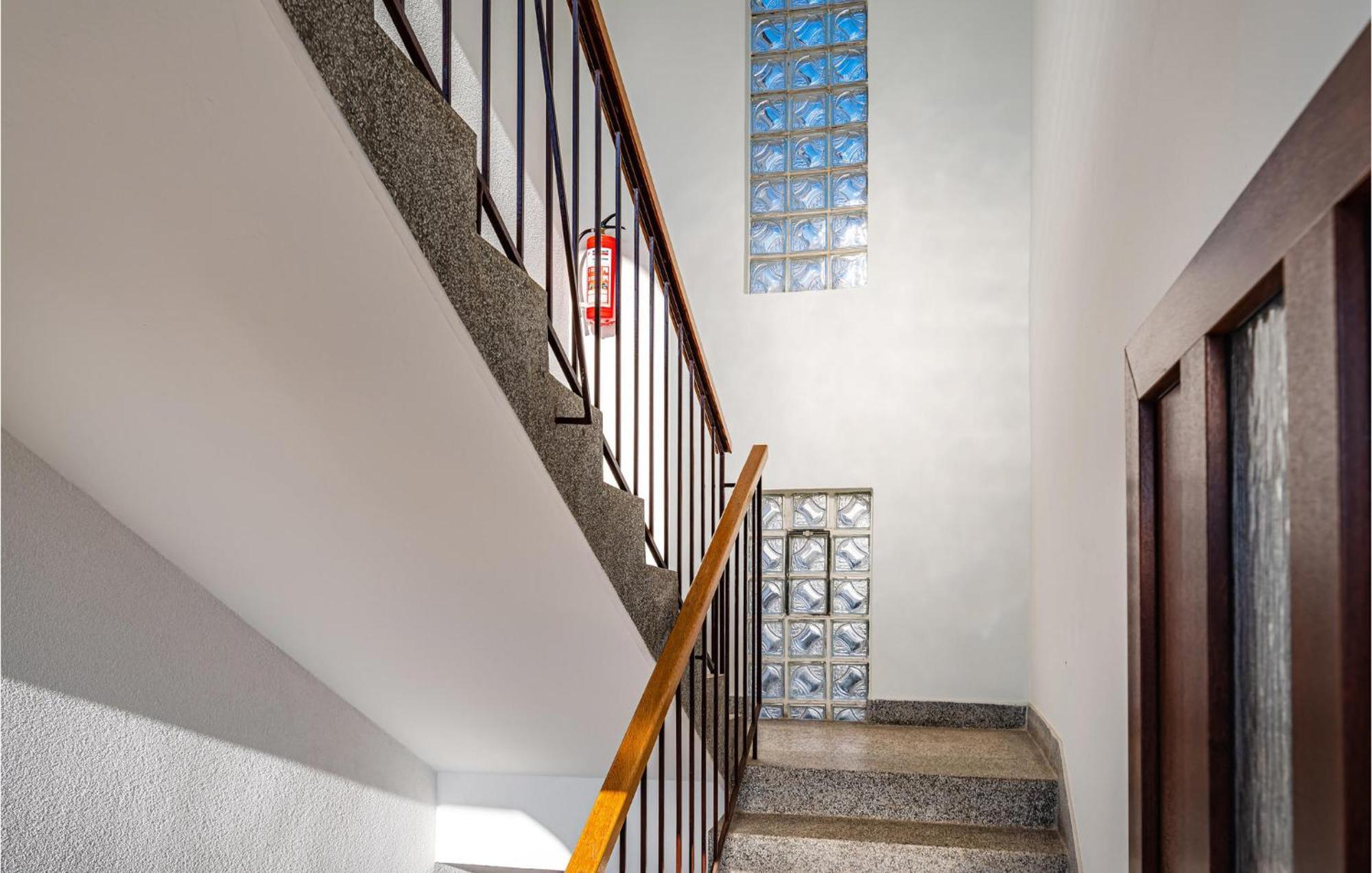2 Bedroom Cozy Apartment In 자다르 외부 사진